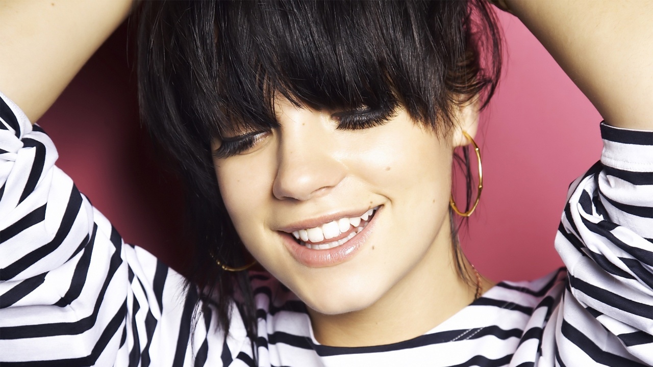 Lily Allen Smiling