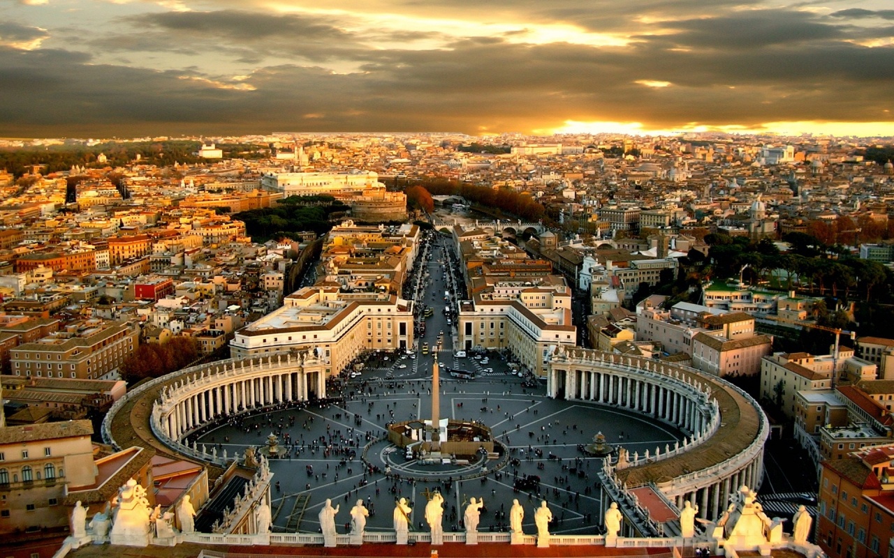 Piazza San Pietro Saint Peter Square, Vatican City, Rome, Italy 