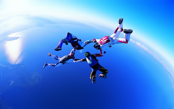Skydiving, Parachuting