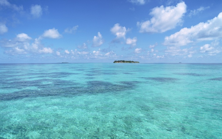 The Turquoise Blue Sea and Sky. Hawaii