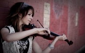 Lindsey Stirling Playing the Violin