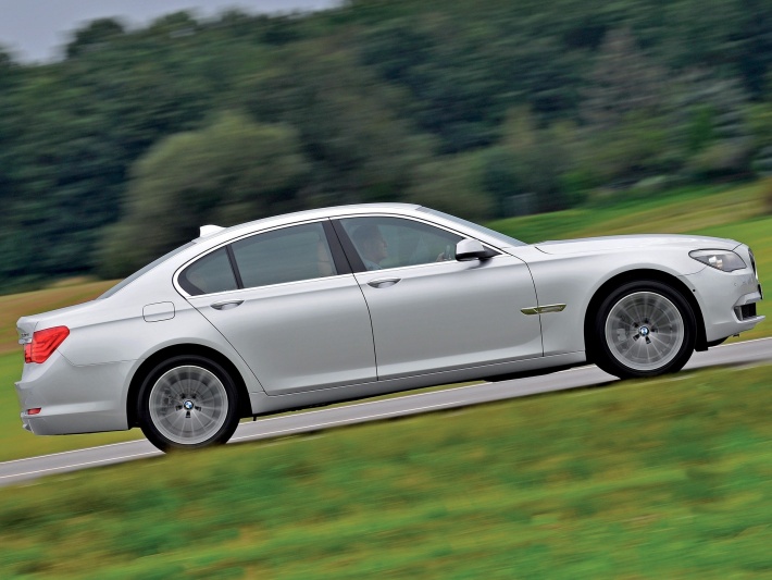 White BMW 7