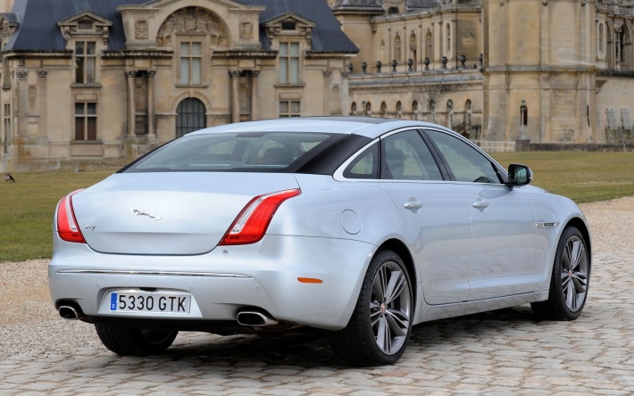 Silver Jaguar XJL in front of the Castle