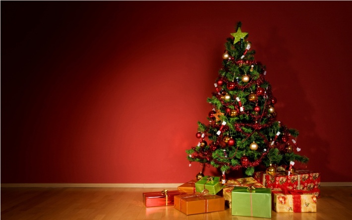 Christmas Tree, Gifts