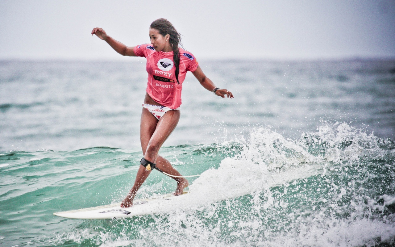 Kelia Moniz: Roxy Surfing