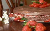 Strawberry Cake With Chocolate